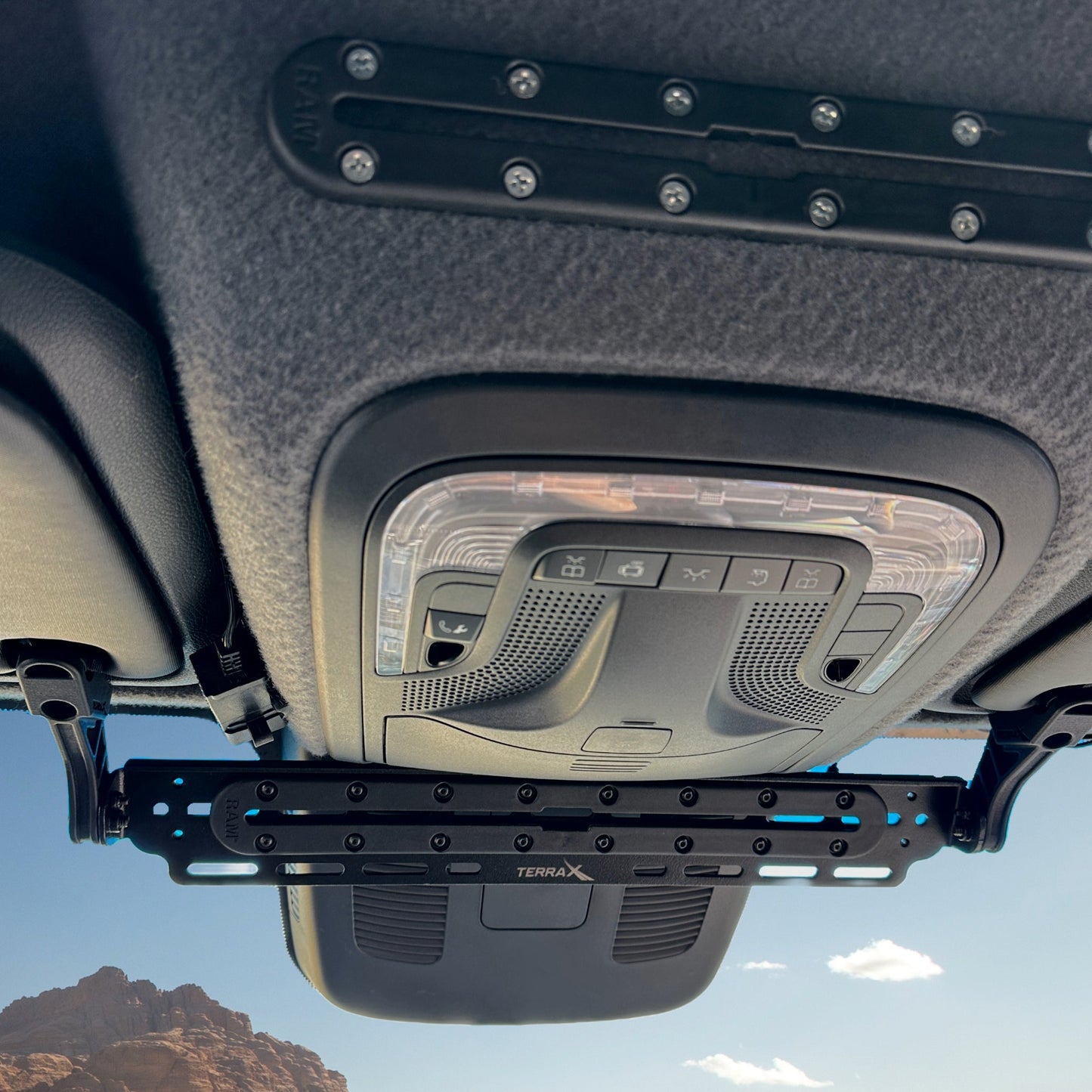 Sprinter Van Visor Track Mount for Navigation Devices and Accessories – TERRA X Visordok (NCV3 & VS30)